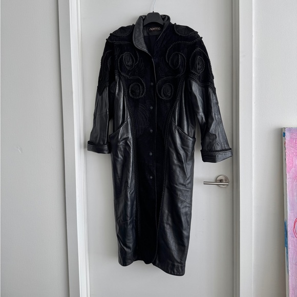 Vintage embroidered leather coat - Picture 1 of 9